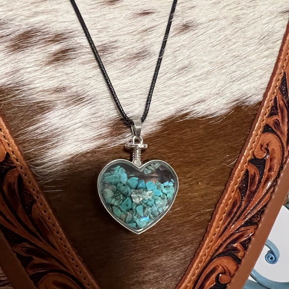 Elegant Genuine Turquoise Flake Crystal Heart Pendant Cord Necklace Gift - Picture 7 of 7
